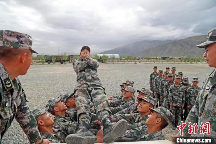 信任背摔?！《魏晡?攝