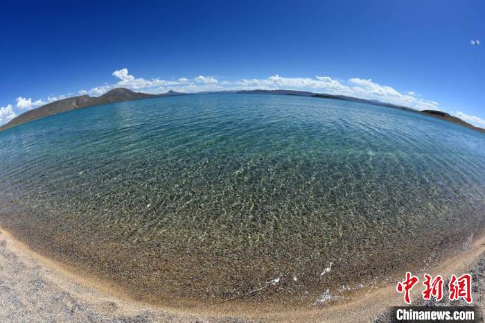 錯(cuò)鄂湖水清澈透明?！?lt;a target='_blank' ></p><p  align=