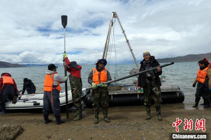 科考隊員從巴木錯采樣歸來。　<a target='_blank' ><p  align=