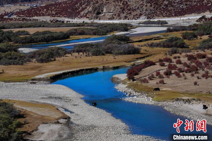 資料圖為拉薩市墨竹工卡縣境內(nèi)的美景?！∝暩聛?lái)松 攝
