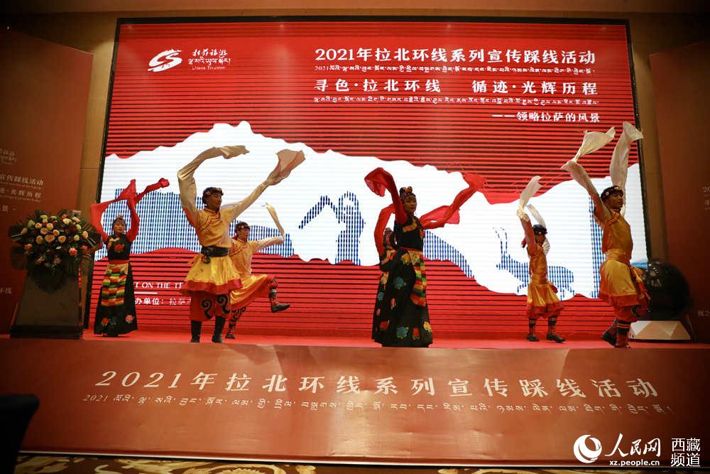 文藝表演。人民網 次仁羅布攝