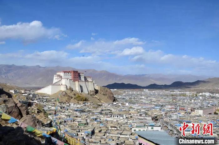 日喀則是“千山之宗，萬水之源”，有著大城市所向往的天然資源。　華東師大供圖