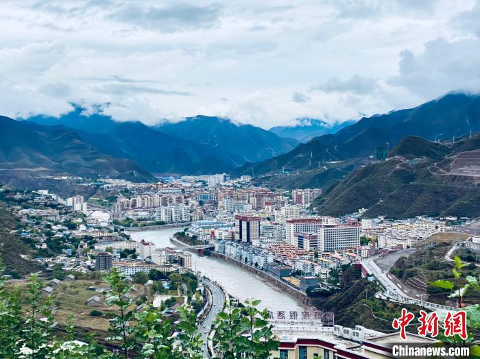 圖為“藏東明珠”昌都?！±罱瓕?攝