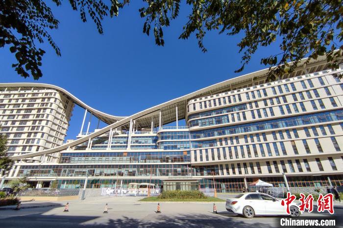 圖為西藏自治區(qū)婦產(chǎn)兒童醫(yī)院，該院填補(bǔ)了西藏沒有省級(jí)兒童醫(yī)院(婦幼保健院)的空白?！〗w波 攝