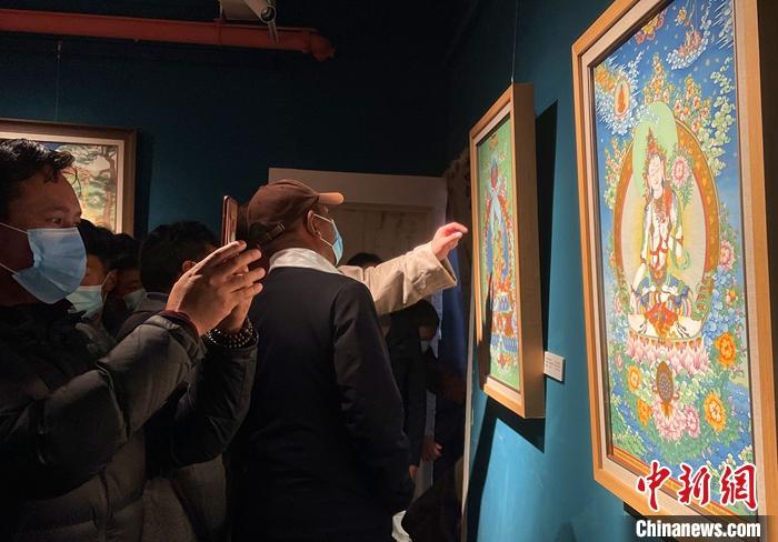 11月17日，由西藏自治區(qū)文學(xué)藝術(shù)界聯(lián)合會(huì)主辦的第七屆“見(jiàn)即愿滿”西藏精品唐卡展在拉薩拉開(kāi)帷幕。 <a target='_blank' href='/'><p  align=