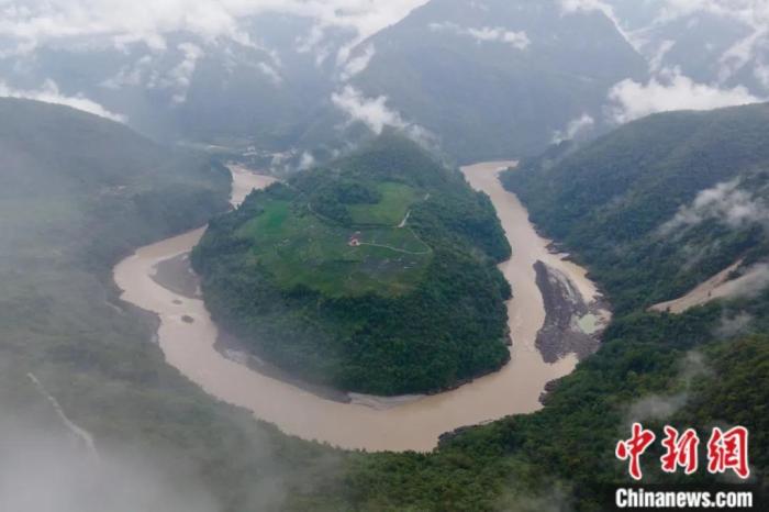 雅魯藏布江果果塘大拐彎。