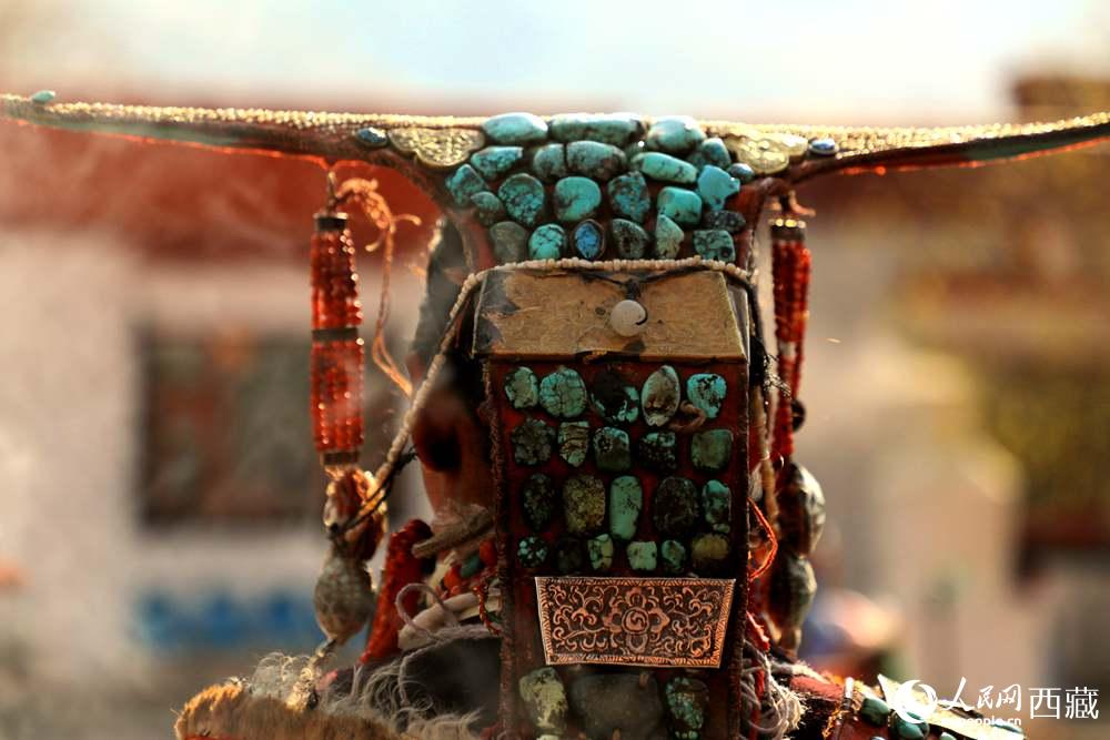 “飛天服飾”頭飾。人民網(wǎng) 李海霞攝