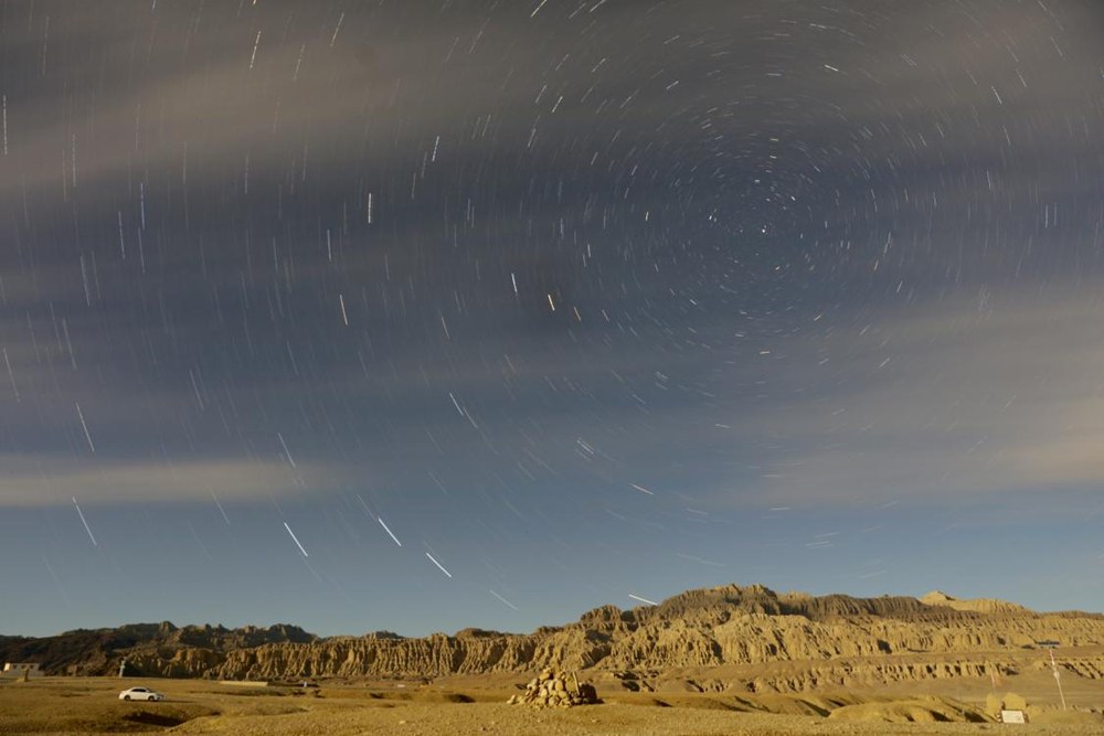 札達土林上空的星空。旦真次旦攝