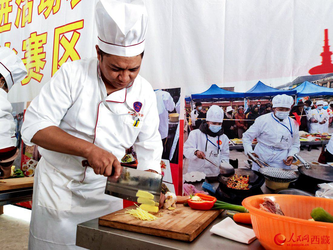廚藝比拼現(xiàn)場。 人民網(wǎng) 李海霞攝