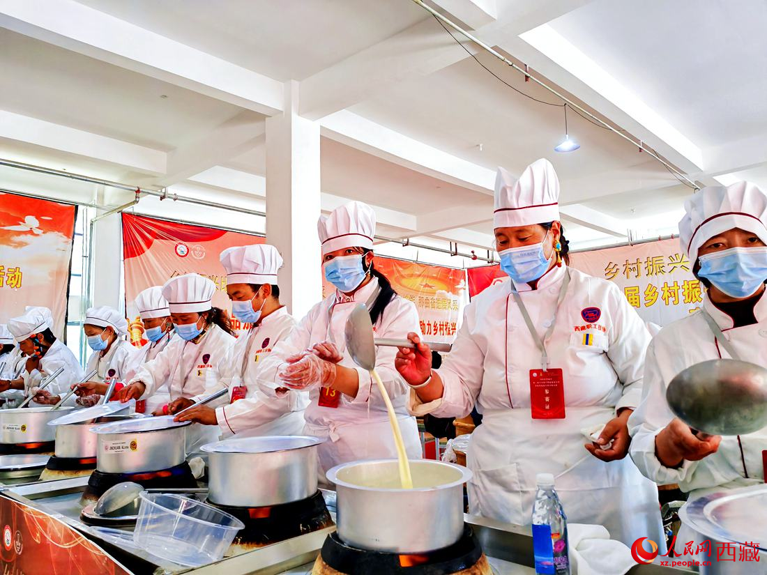 廚藝比拼。人民網(wǎng) 李海霞攝