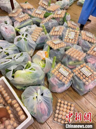 西藏格拉丹東超市疫情期間全力保障市場供應(yīng)。　受訪者供圖