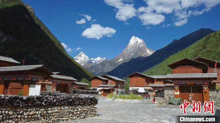 圖為西藏林芝市工布江達縣錯高古村?！≈x牧 攝
