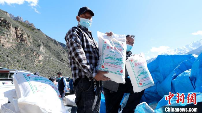 圖為合作社加工完成的優(yōu)質(zhì)糌粑?！〖卫杩h融媒體中心供圖