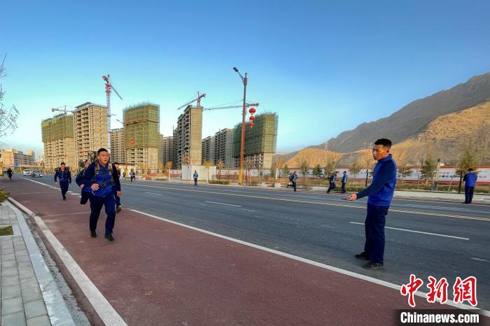 負重5公里體能訓練。　西藏森林消防總隊特勤大隊 供圖