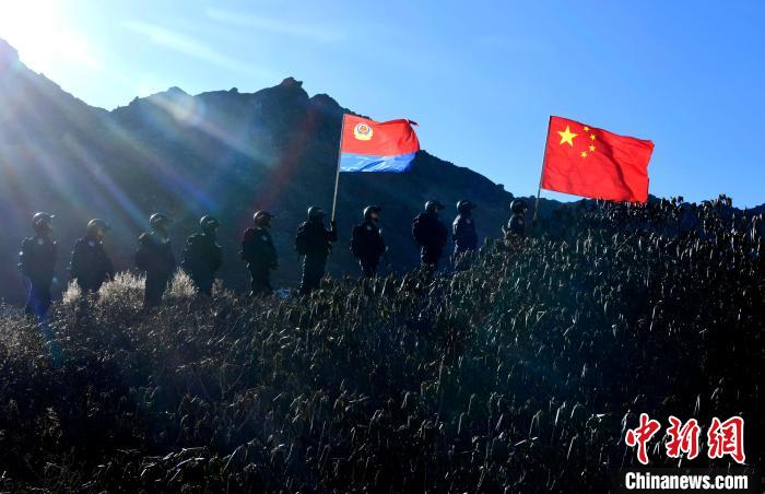 1月6日，移民警察正在乃堆拉巡邏?！±盍?攝