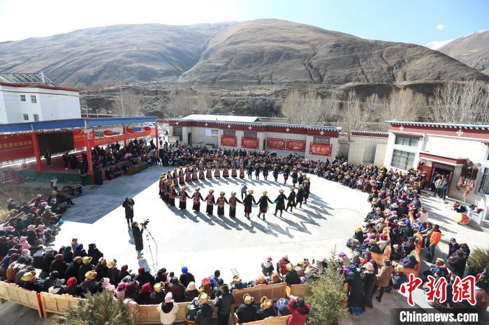 圖為匯報(bào)演出現(xiàn)場(chǎng)?！愔闈扇?攝