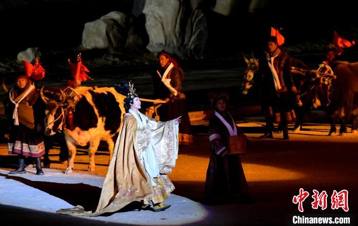 3月17日，西藏拉薩，《文成公主》大型史詩劇演出現(xiàn)場(chǎng)。　李林 攝