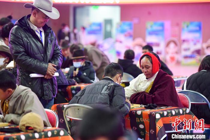 圖為比賽現(xiàn)場?！∝暩聛硭?攝