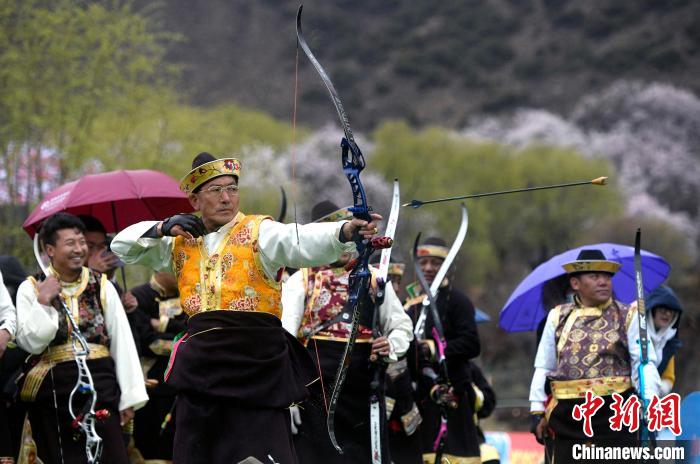 3月28日，選手參加響箭比賽?！±盍?攝
