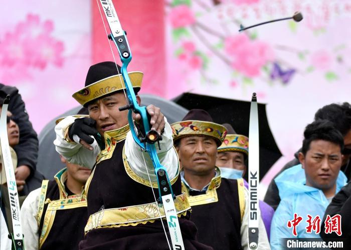 3月28日，選手參加響箭比賽?！±盍?攝