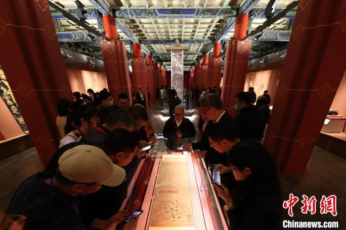 展廳現(xiàn)場唐代閻立本《步輦圖》卷 盛佳鵬 攝