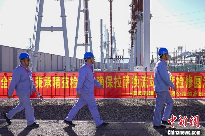 圖為檢修現(xiàn)場。　國網(wǎng)西藏電力有限公司 供圖