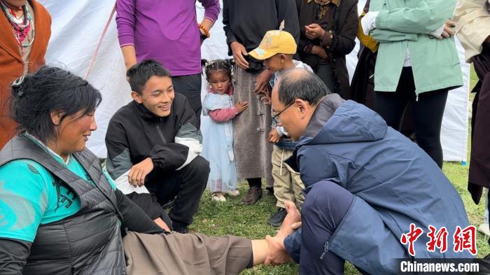 醫(yī)療團(tuán)隊(duì)奔赴西藏，義診活動(dòng)“點(diǎn)亮”偏遠(yuǎn)地區(qū)希望之光