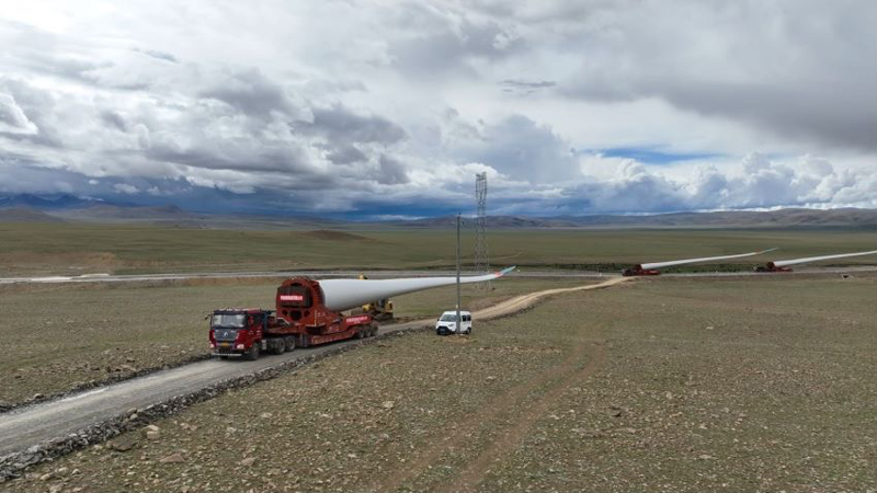 西藏措美哲古風(fēng)電場(chǎng)首批3.6兆瓦風(fēng)電機(jī)組運(yùn)輸。受訪(fǎng)者供圖