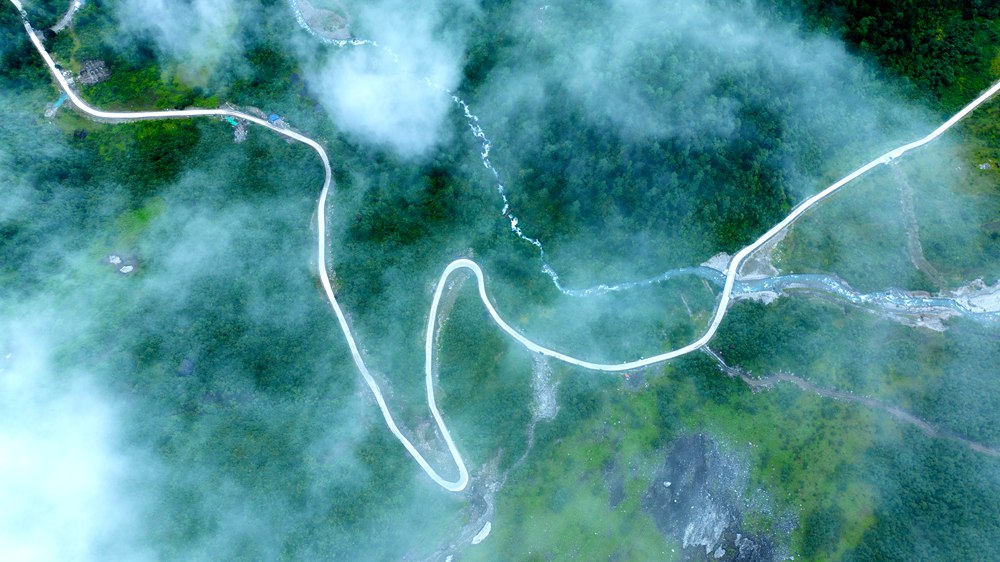 青山綠水生態(tài)優(yōu)。益西曲批攝