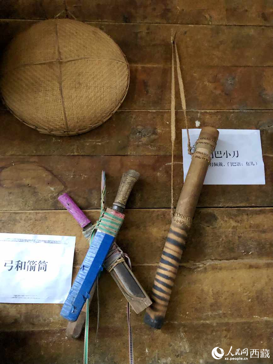 當(dāng)?shù)鬲?dú)具特色的藤竹工藝品。