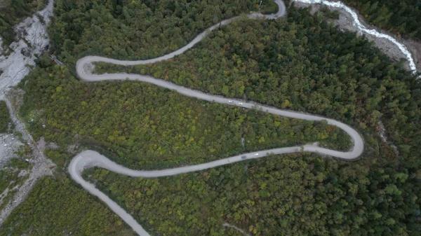 幾代建設(shè)者，歷經(jīng)半個(gè)多世紀(jì)完成！這是一條怎樣的公路？