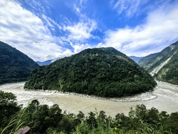 幾代建設(shè)者，歷經(jīng)半個(gè)多世紀(jì)完成！這是一條怎樣的公路？