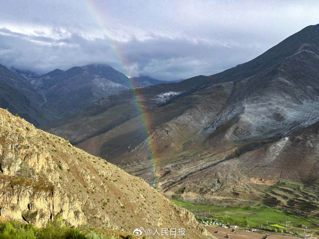 接好運(yùn)！青藏高原現(xiàn)巨大彩虹橋