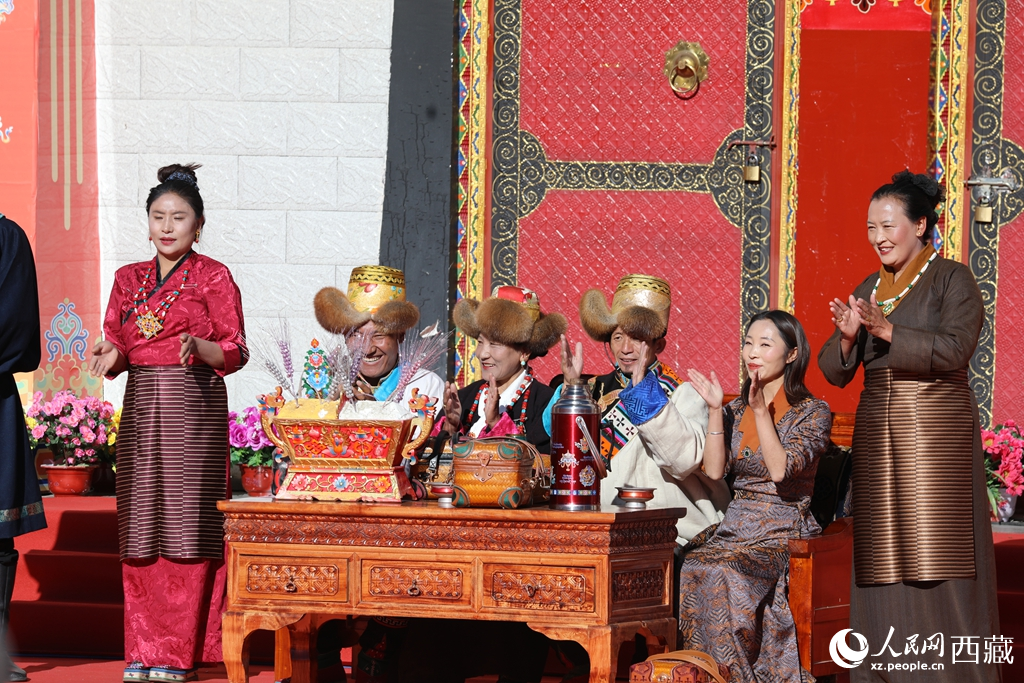 雅礱“村晚”鬧新春。人民網(wǎng)記者 吳雨仁攝