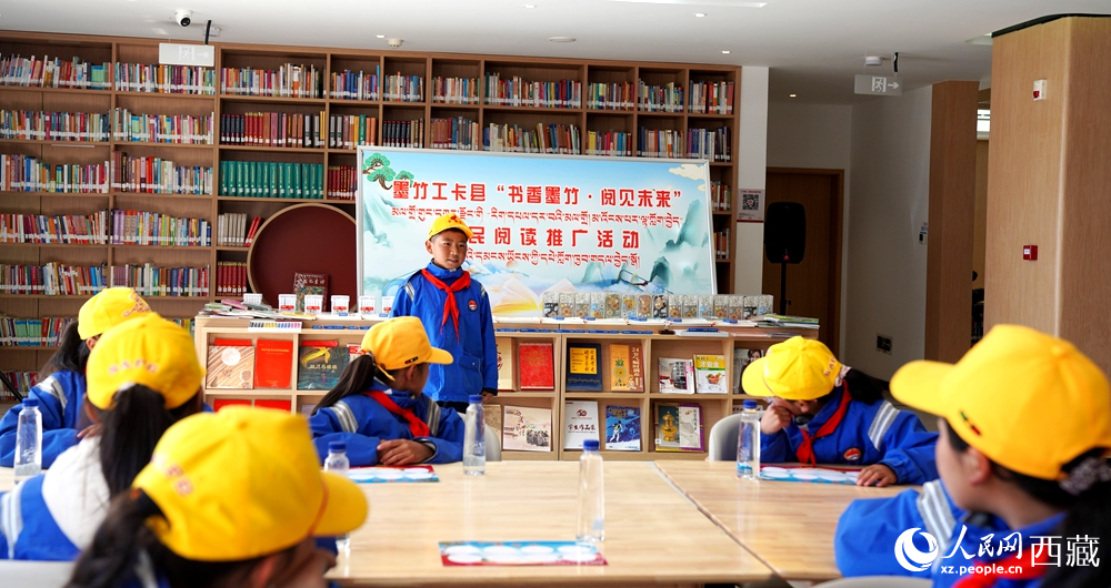 學(xué)生開展閱讀推廣活動(dòng)。人民網(wǎng)記者 吳雨仁攝