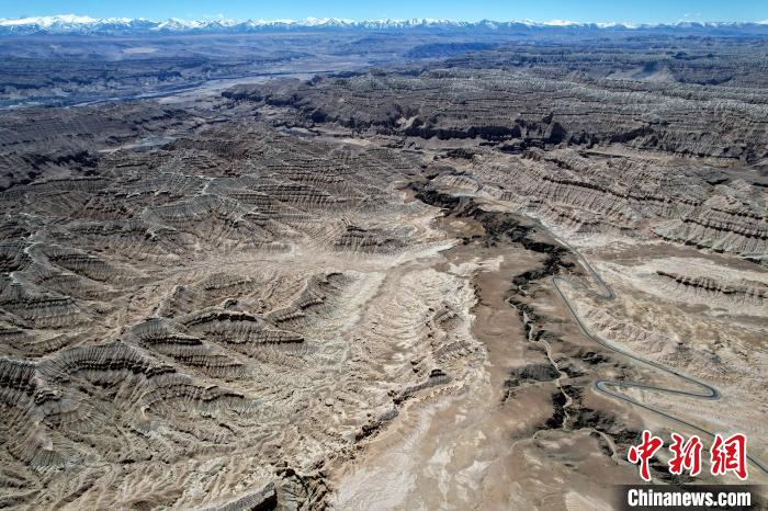 4月5日，西藏阿里札達土林。(無人機照片) 李林 攝