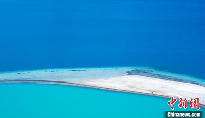 圖為山南羊卓雍錯(cuò)?！『闻罾?攝