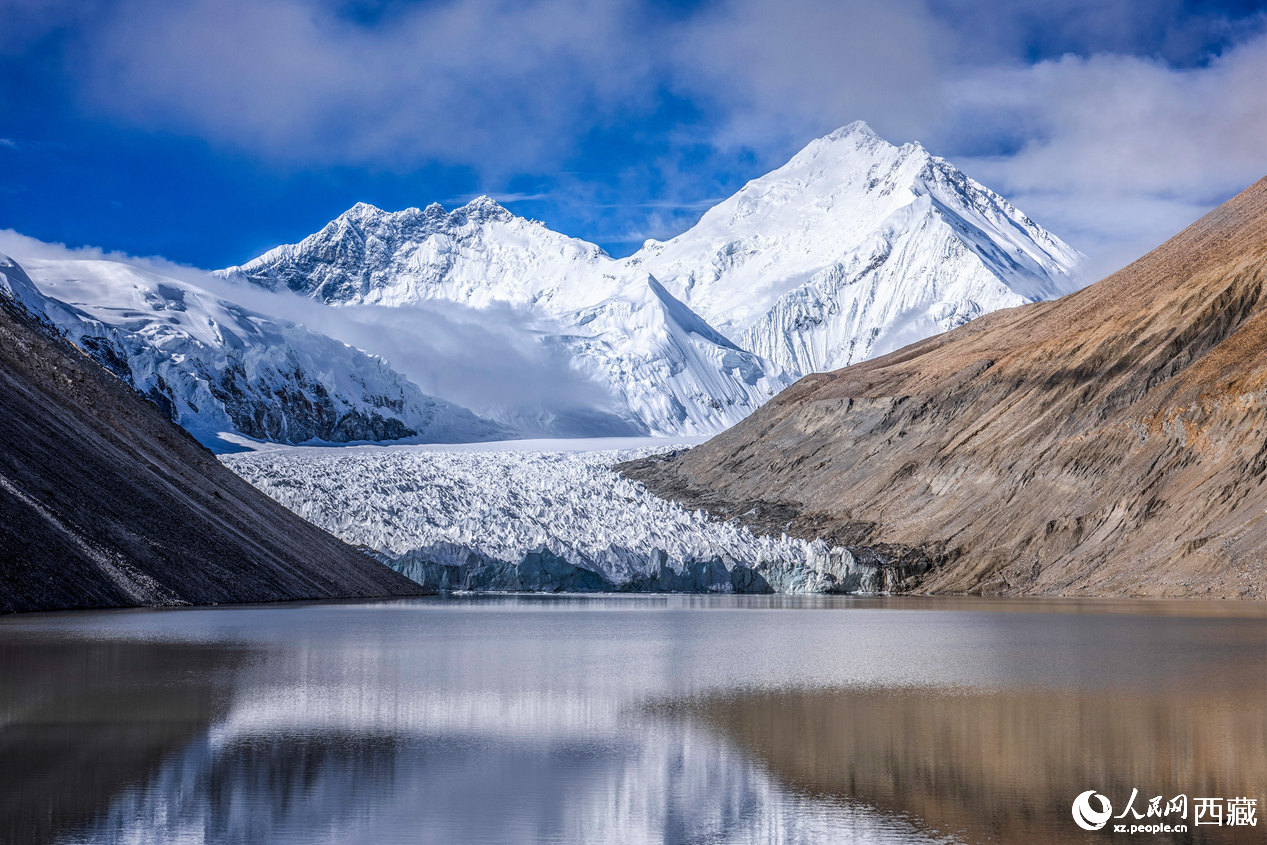 珠峰冰川位于日喀則市定日縣。