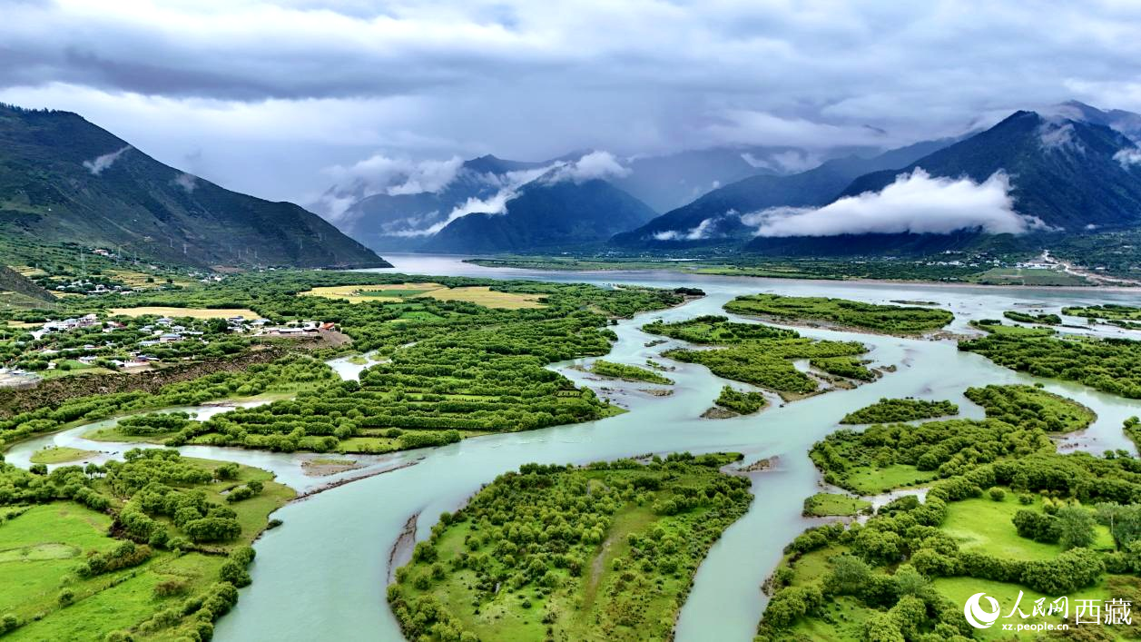 西藏林芝市雅尼國家濕地公園風(fēng)景如畫。