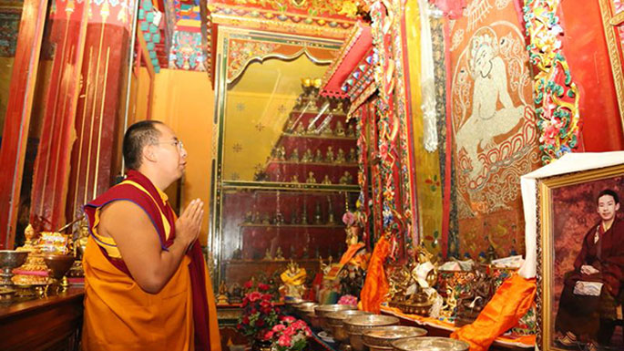 十一世班禪朝拜珍珠唐卡.jpg