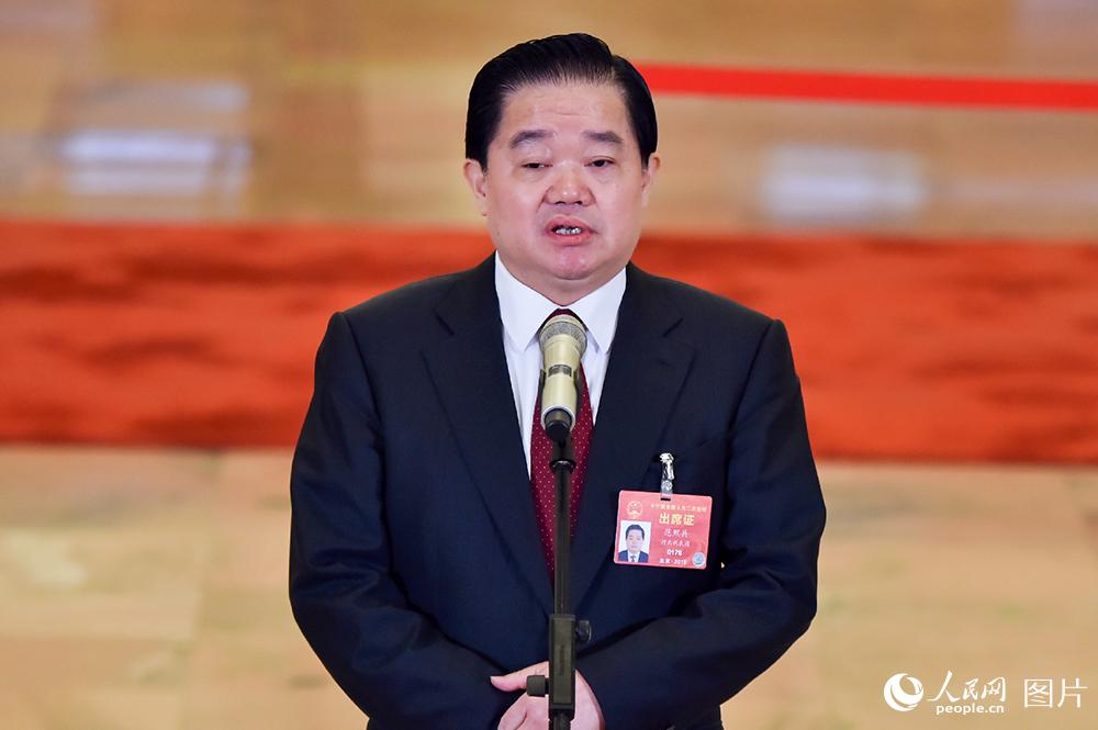 全國人大代表、河北省人大常委會黨組書記、常務(wù)副主任范照兵。