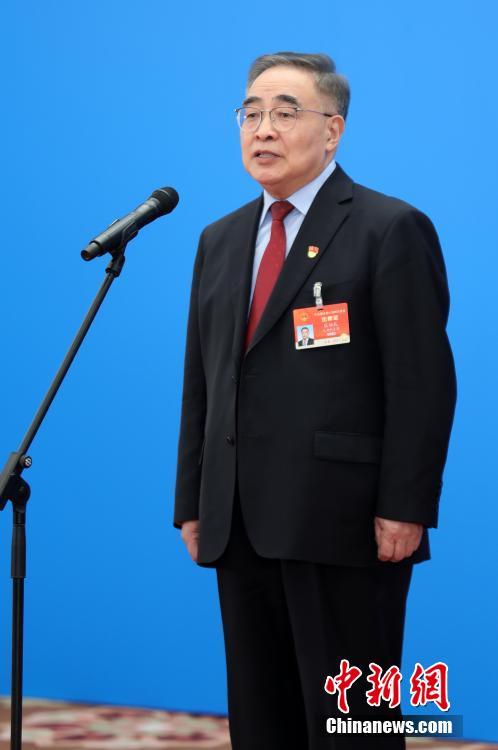 3月8日，第十三屆全國人民代表大會第四次會議舉行第二場“代表通道”采訪活動。圖為全國人大代表張伯禮通過網(wǎng)絡視頻方式接受采訪。 <a target='_blank' ><p  align=