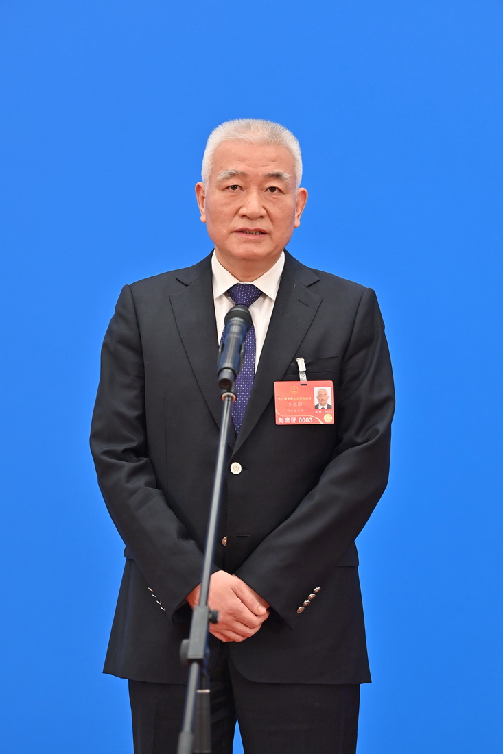 這是科學(xué)技術(shù)部部長(zhǎng)王志剛通過網(wǎng)絡(luò)視頻方式接受采訪。新華社記者 李鑫 攝