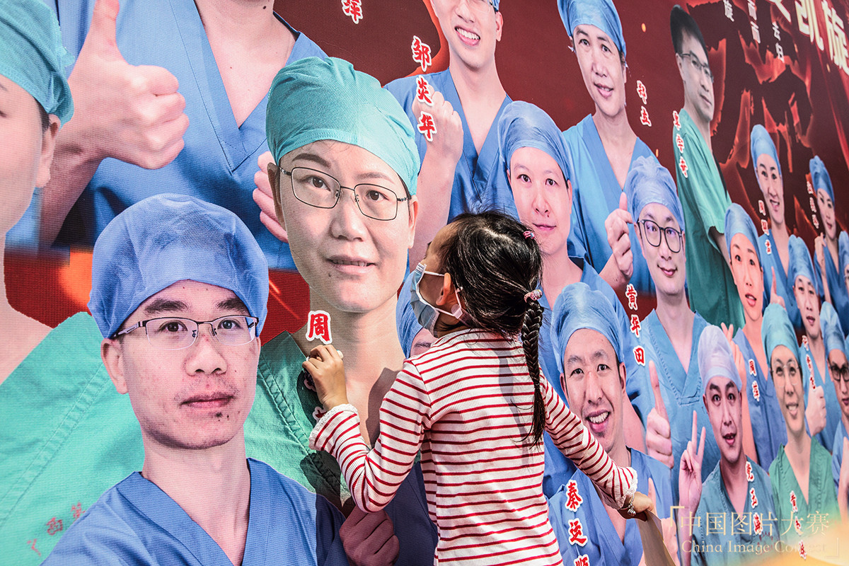 英雄墻上的母親